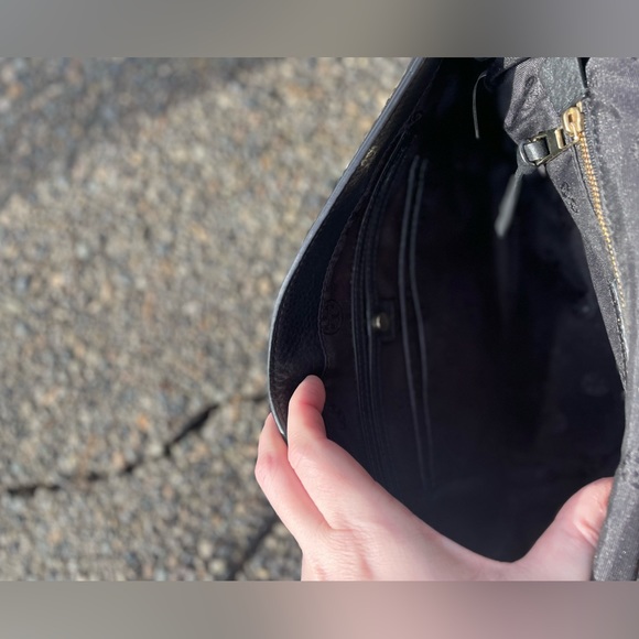 Tory Burch Bryant Quilted Shoulder Bag; Black and Gold - Picture 7 of 16